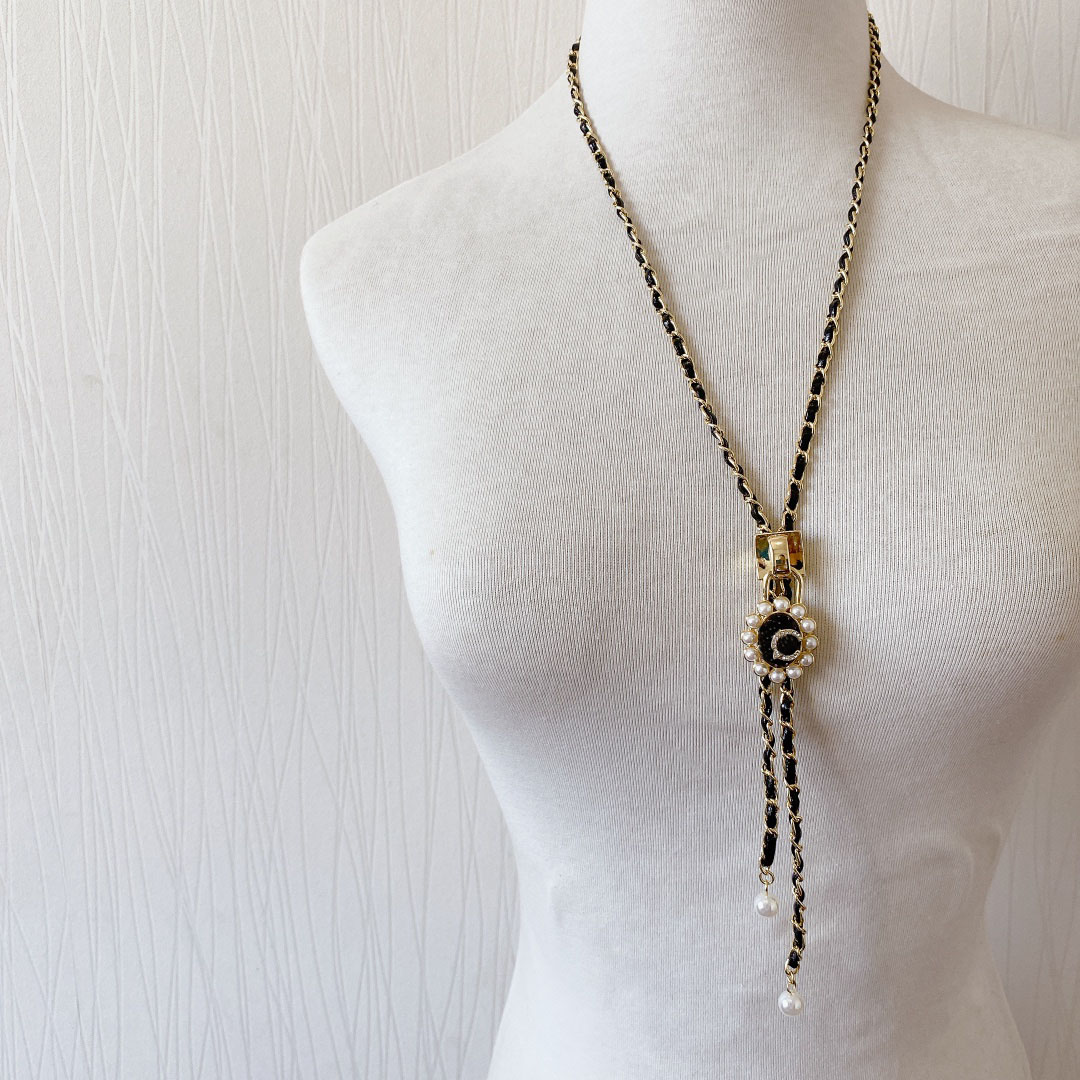 Women Fashion Designer Necklaces Choker 18K Gold Plated Brass Copper C-Letter Pendant Leather Sweater Chain Crystal Statement Wedding Jewelry Do Not Fade B038
Women Fashion Designer Necklaces Choker 18K Gold Plated Brass Copper C-Letter Pendant Leather Sweater Chain Crystal Statement Wedding Jewelry Do Not Fade B038