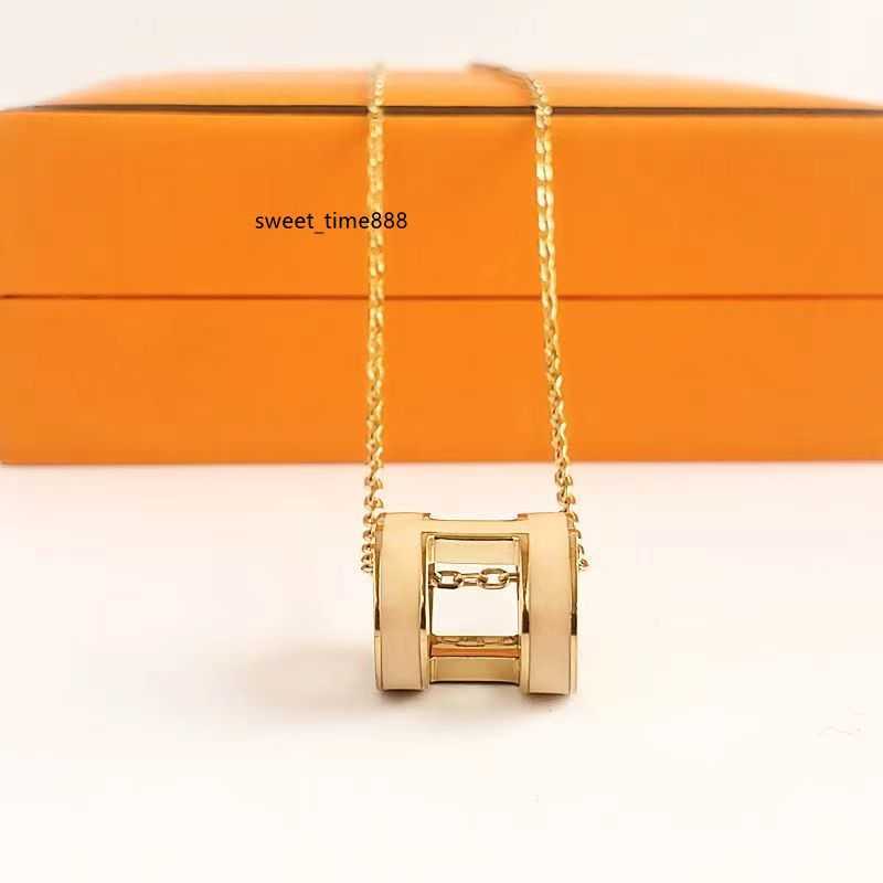 Designer Classic Luxury H Pendant Necklaces Women 18K Gold Letter Necklace Luxury Design Jewelry Colorfast Hypoallergenic
Designer Classic Luxury H Pendant Necklaces Women 18K Gold Letter Necklace Luxury Design Jewelry Colorfast Hypoallergenic