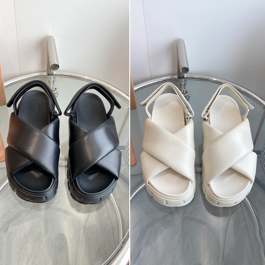 miu comfortable thick sole leather luxury sandals women summer fashion cross one line sandals black and white Roman shoes with box
miu comfortable thick sole leather luxury sandals women summer fashion cross one line sandals black and white Roman shoes with box