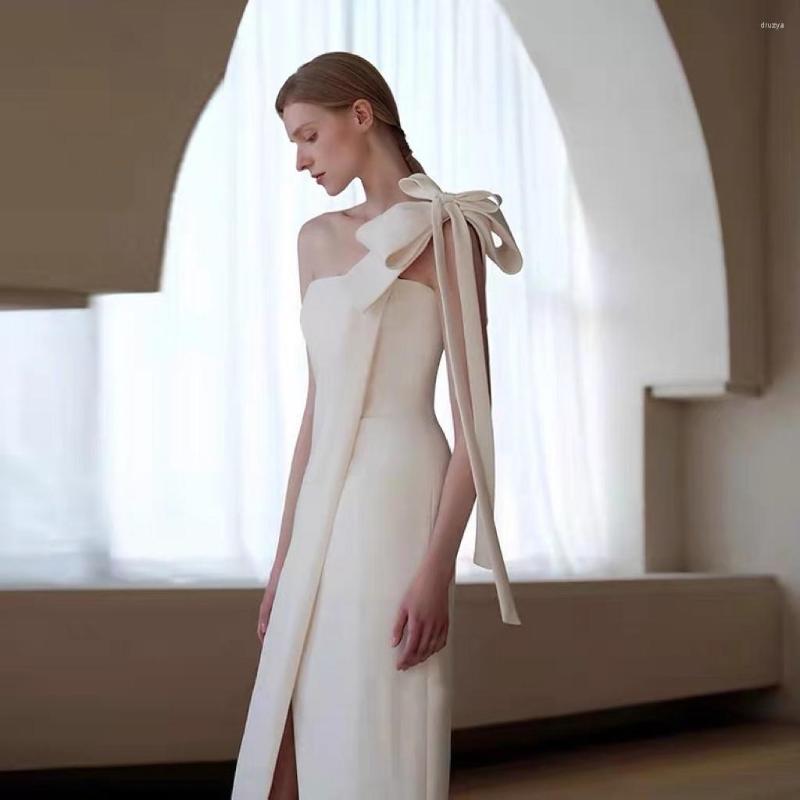 Runway Dresses Simple Celebrity Dress Satin White Ankle Length One Shoulder Bow Ribbon Zipper Mermaid Side Slit Banquet Host Evening Prom
Runway Dresses Simple Celebrity Dress Satin White Ankle Length One Shoulder Bow Ribbon Zipper Mermaid Side Slit Banquet Host Evening Prom