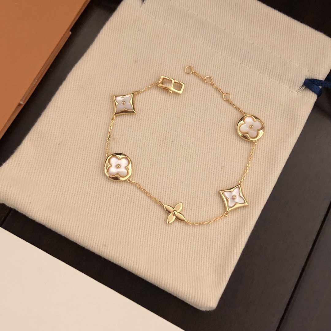 Luxury Ladies Chain Design Unique Women's Bracelet Four Petals Made Of White Mother-Of-Pearl Gold
Luxury Ladies Chain Design Unique Women's Bracelet Four Petals Made Of White Mother-Of-Pearl Gold