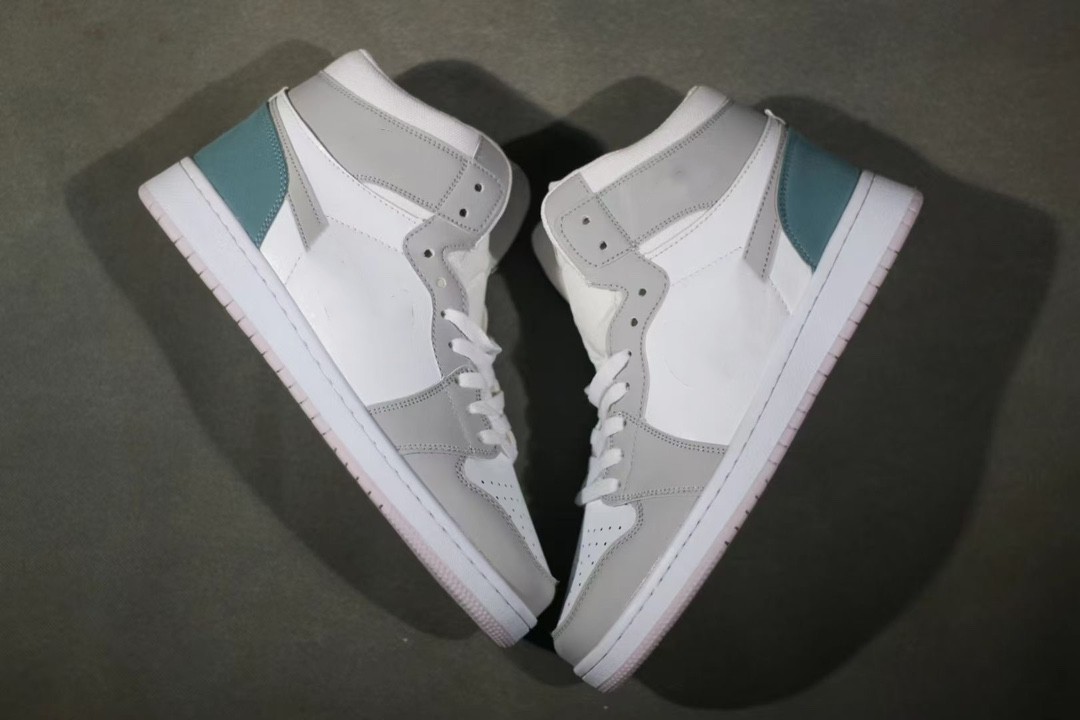 Fashion Jumpman 1s Sneaker Shoes Designer High Top Lace-Up Leather Casual Flats Outdoor Comfortable Men Women Skateboard Shoes 36-44
Fashion Jumpman 1s Sneaker Shoes Designer High Top Lace-Up Leather Casual Flats Outdoor Comfortable Men Women Skateboard Shoes 36-44