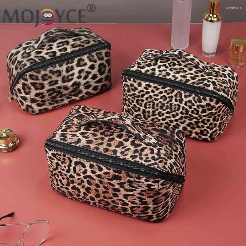 Cosmetic Bags Retro Makeup Bag Large-capacity Leopard Print Organizer Clutch Multi-functional PU Leather Casual Soft For Weekend Vacation, Style 1
Cosmetic Bags Retro Makeup Bag Large-capacity Leopard Print Organizer Clutch Multi-functional PU Leather Casual Soft For Weekend Vacation, Style 1