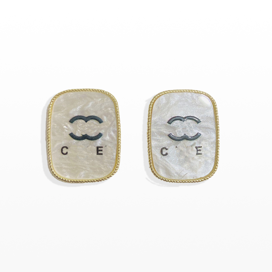 Luxury Dangle Earrings Charm Women's Love Jewelry 18K Gold Plated Family Gift Square Stud Earrings Fashion Spring New Women's Love Earrings Wholesale
Luxury Dangle Earrings Charm Women's Love Jewelry 18K Gold Plated Family Gift Square Stud Earrings Fashion Spring New Women's Love Earrings Wholesale