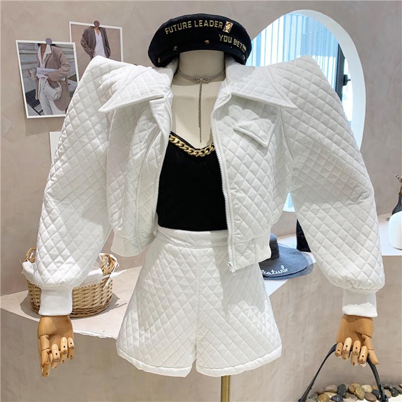 Women's Tracksuits Niche Design Clothing 2023 Winter Plaid Long Sleeve Loose Suede Top High Waist And Wide Leg Shorts Two-piece Set, White
Women's Tracksuits Niche Design Clothing 2023 Winter Plaid Long Sleeve Loose Suede Top High Waist And Wide Leg Shorts Two-piece Set, White