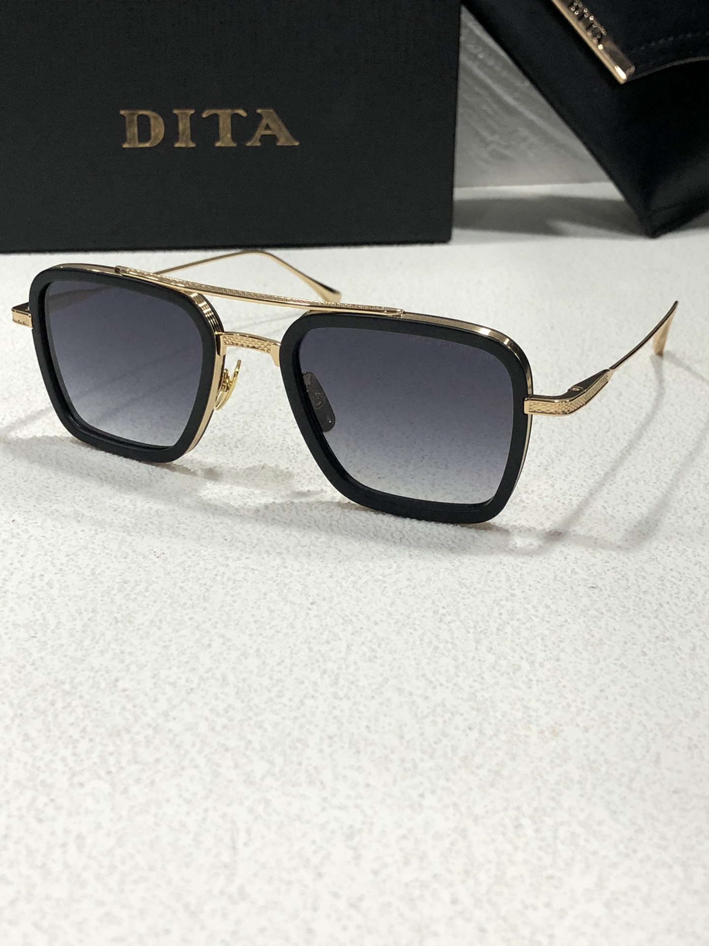 A DITA FLIGHT 006 Top Original Designer Sunglasses for mens Sunglasses man fashionable retro luxury brand eyeglass Fashion design women sunglasses Metal with box
A DITA FLIGHT 006 Top Original Designer Sunglasses for mens Sunglasses man fashionable retro luxury brand eyeglass Fashion design women sunglasses Metal with box