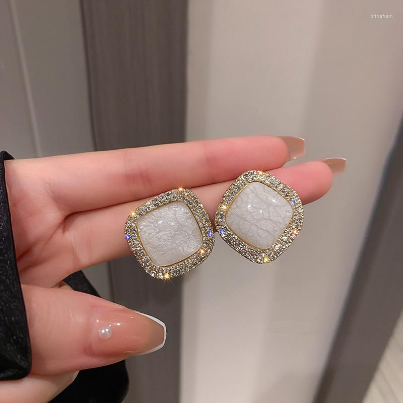 Stud Earrings 2023 Arrival Retro Simple Geometric Crystal Resin For Women Fashion Shiny Jewelry Party
Stud Earrings 2023 Arrival Retro Simple Geometric Crystal Resin For Women Fashion Shiny Jewelry Party