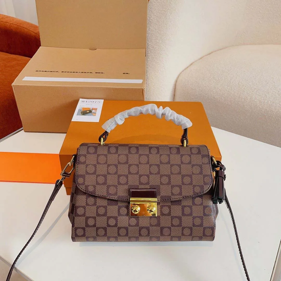 Designer Bags Totes Handbag Women Classic Imitation Brand Simple Vintage Plaid Letter Leather Shoulder Bag Advanced Chain Commuter Party
Designer Bags Totes Handbag Women Classic Imitation Brand Simple Vintage Plaid Letter Leather Shoulder Bag Advanced Chain Commuter Party