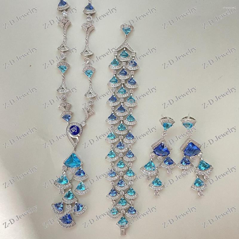 Chains Top High Quality Three Layer Skirt Light Blue Bracelet Necklace Earrings Boutique Set Women's Wedding Dinner Jewelry Accessories
Chains Top High Quality Three Layer Skirt Light Blue Bracelet Necklace Earrings Boutique Set Women's Wedding Dinner Jewelry Accessories