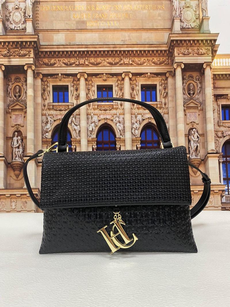 Evening Bags Very High-end Portable Single Shoulder Messenger Bag Metal Zipper Buckle Flip Design Embossed, 210308-1
Evening Bags Very High-end Portable Single Shoulder Messenger Bag Metal Zipper Buckle Flip Design Embossed, 210308-1
