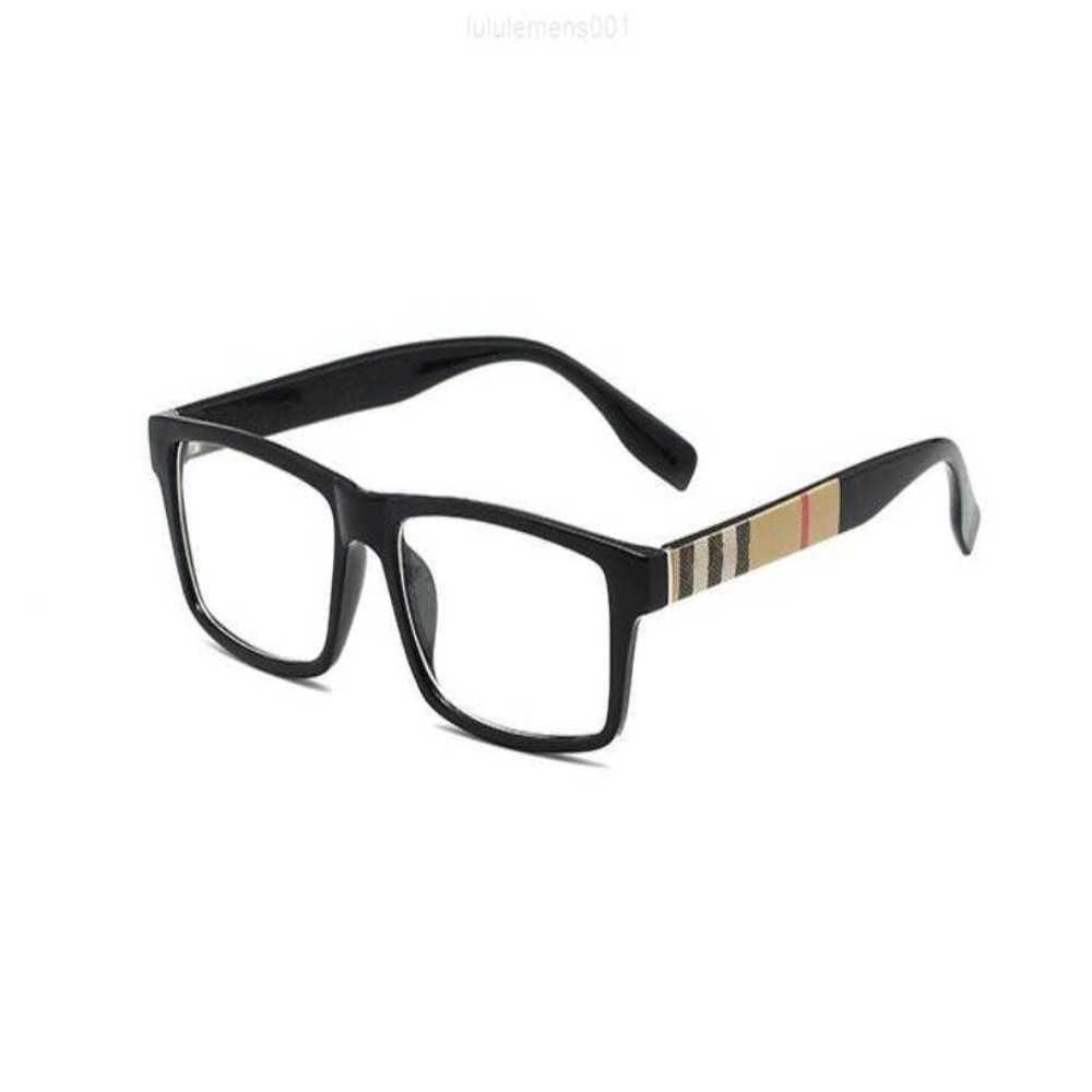 Sunglasses Designer Luxury Men Eyeglasses Outdoor Shades Big Square Frame Fashion Classic Lady Sun Glasses Mirrors Quality for Women 22110950
Sunglasses Designer Luxury Men Eyeglasses Outdoor Shades Big Square Frame Fashion Classic Lady Sun Glasses Mirrors Quality for Women 22110950