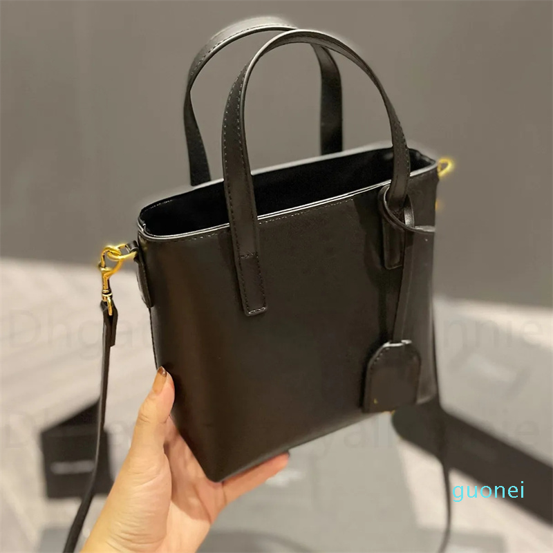 Black Fashion Snall Shoulder Bags Cross Luxury Designer Women Body Shopping Bags Lattice Plain Vintage Genuine Leather Handbags Flap Envelope bag Handbag 17cm, Color 1-with logo
Black Fashion Snall Shoulder Bags Cross Luxury Designer Women Body Shopping Bags Lattice Plain Vintage Genuine Leather Handbags Flap Envelope bag Handbag 17cm, Color 1-with logo