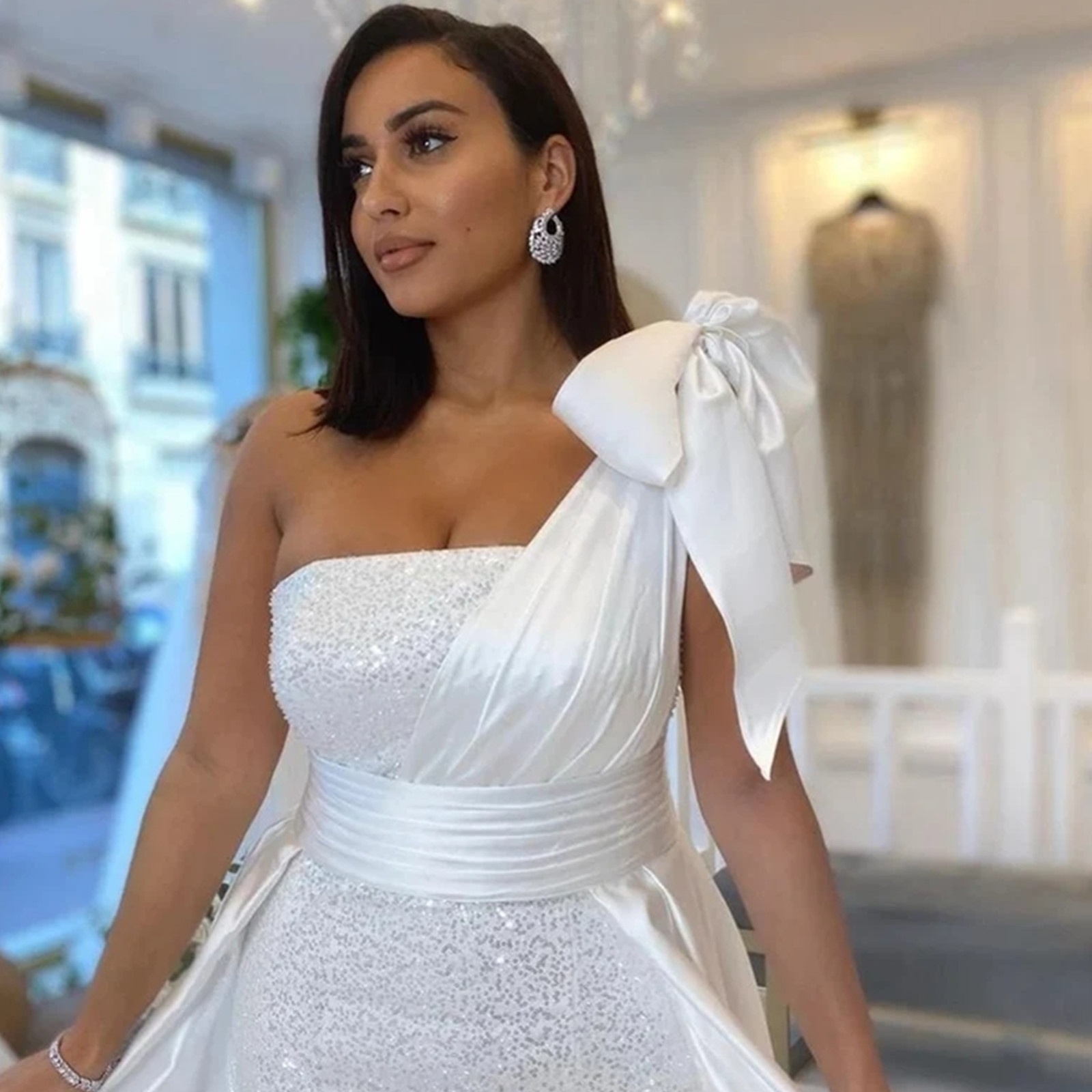 Exquisite Mermaid Wedding Dresses One Shoulder Straps Appliques Sequins Detachable Train Floor Length Bridal Gowns Custom Made