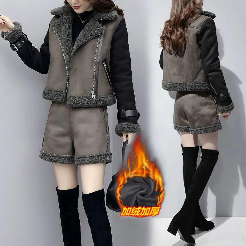 Women' Tracksuits Thick Winter Suit Women 2023 Splicing Lamb Wool Jacket Wide-Leg Shorts Two-Piece Short Pant Female Fashion Sets Blac, Gray
Women' Tracksuits Thick Winter Suit Women 2023 Splicing Lamb Wool Jacket Wide-Leg Shorts Two-Piece Short Pant Female Fashion Sets Blac, Gray