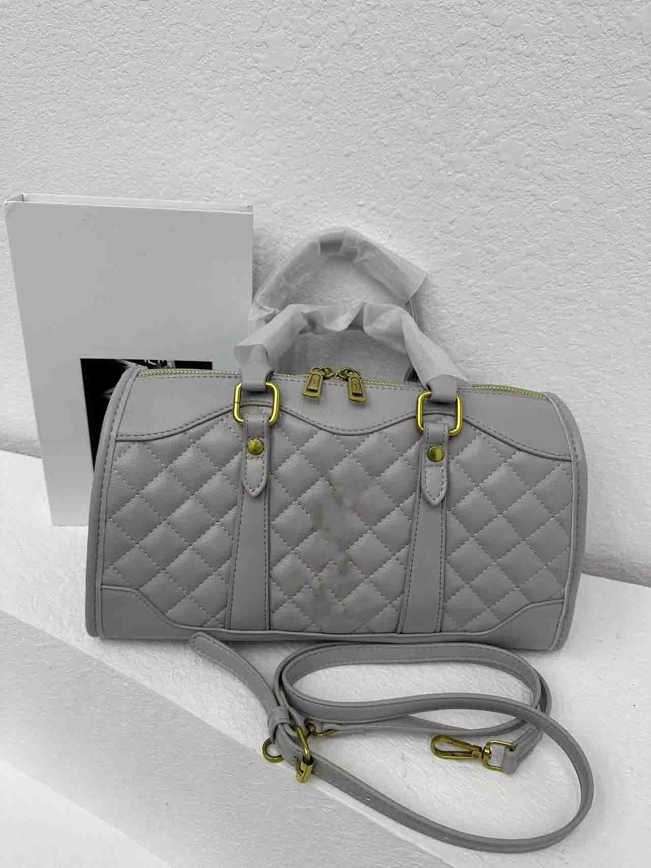 KEEPALL BANDOULIERE Speedy Shoulder Bags women Monograms Luxurys Designer mens Messenger Handbags Crossbody Bag Embossing pillow bag Purse Wallet, White
KEEPALL BANDOULIERE Speedy Shoulder Bags women Monograms Luxurys Designer mens Messenger Handbags Crossbody Bag Embossing pillow bag Purse Wallet, White