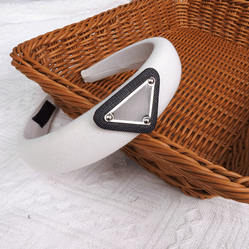 Quality Inverted Triangle Standard Headband Hair Accessories Face Wash Head Buckle Solid Color Sponge High Skull Top Headband Hairband
Quality Inverted Triangle Standard Headband Hair Accessories Face Wash Head Buckle Solid Color Sponge High Skull Top Headband Hairband