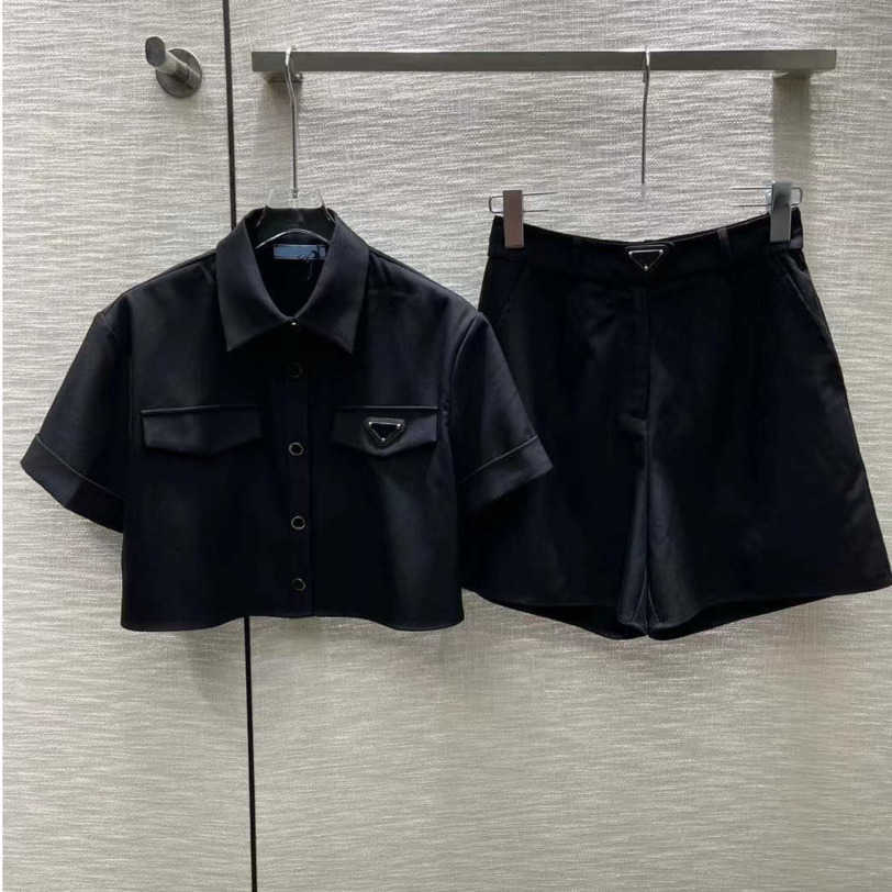 23ss Womens suit Jackets shorts suit womens designer clothing women short sets lapel Solid color Short sleeve coat shorts set High quality Women Clothes a1, 14
23ss Womens suit Jackets shorts suit womens designer clothing women short sets lapel Solid color Short sleeve coat shorts set High quality Women Clothes a1, 14