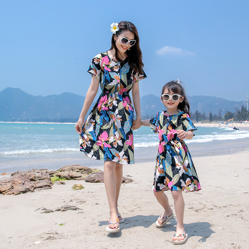 Family Matching Outfits Family Matching Outfits Summer Beach Mother Daughter Floral Dress Dad Son T-shirt Shorts Holiday Couple Lovers Outfit Seaside 