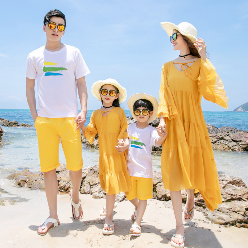 Family Matching Outfits Summer Beach Dad Son T-shirt Shorts Family Holiday Couple Outfits Seaside Family Matching Outfits Mum Daughter Dresses Korean 