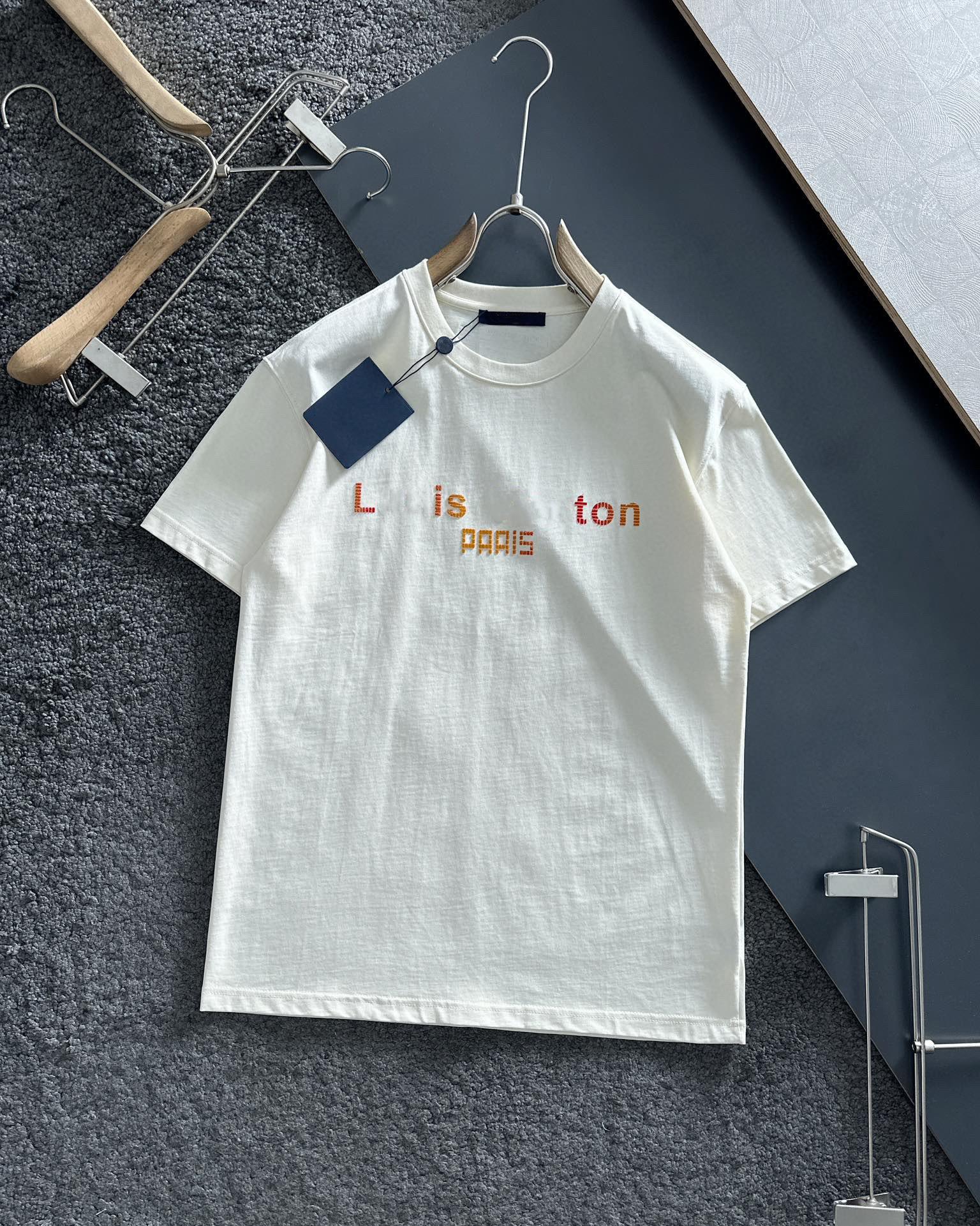 Men's T-Shirts 23ss Rhude Mens T shirt High quality Tess Designer Casual Fashion Short Sleeve Europe America Men Women Round neck Tshirts USA Size M-XXL g24, White
Men's T-Shirts 23ss Rhude Mens T shirt High quality Tess Designer Casual Fashion Short Sleeve Europe America Men Women Round neck Tshirts USA Size M-XXL g24, White