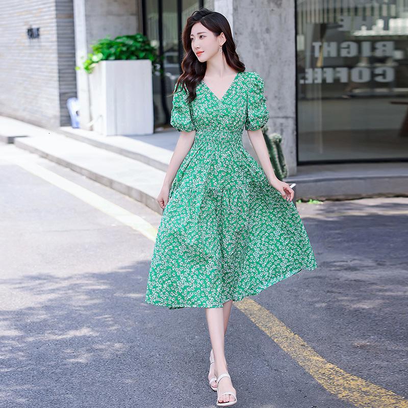 Family Matching Outfits Family Clothing Summer Mother Kids Chiffon Floral Dress Mom and Daughter Matching Clothes Girl Beach Dress Baby Girl Clothes 2