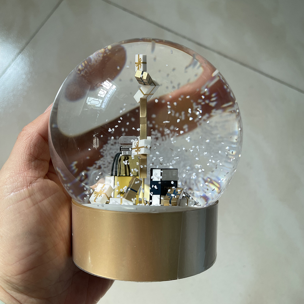 2023 Latest Edition C Classics Christmas Snow Globe With Perfume Bottle Inside Crystal Ball for Special Birthday Novelty VIP Gift