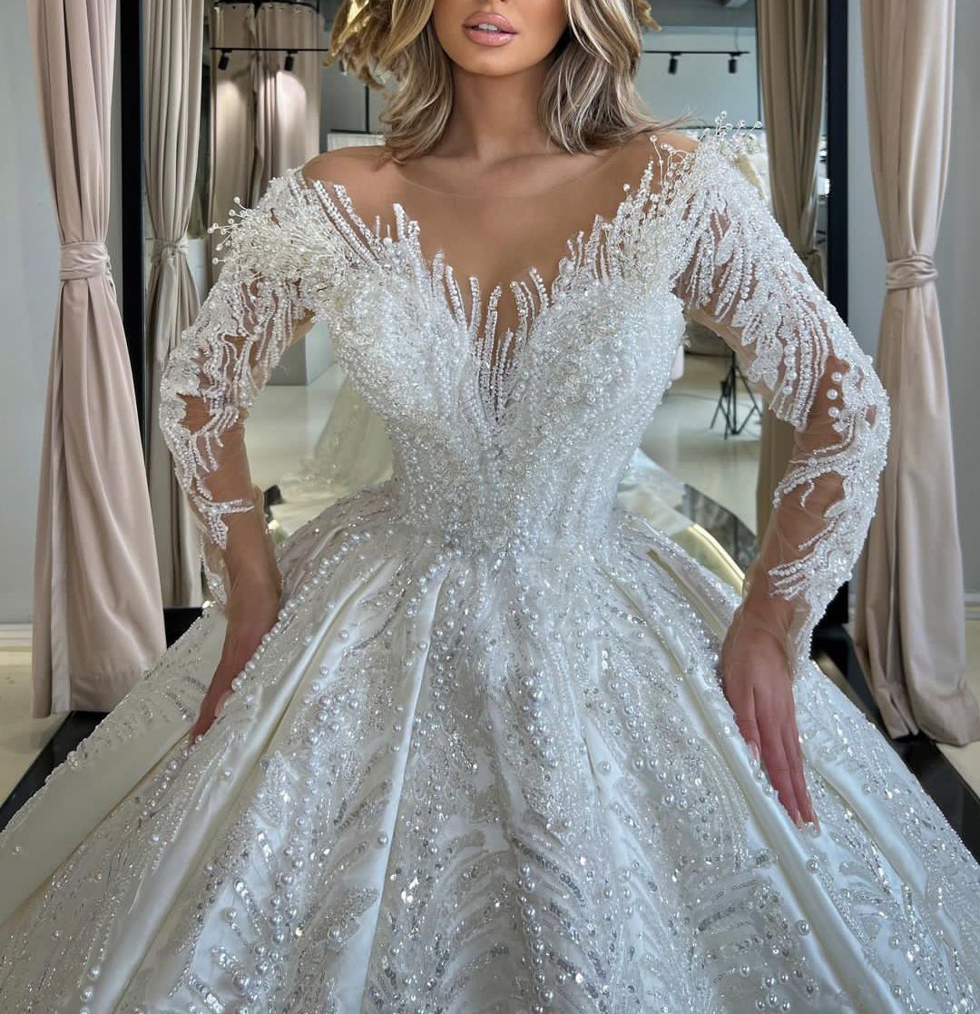 Luxury Ball Gown Wedding Dresses Long Sleeves V Neck Sequins Applique Pearls Ruffles Bridal Gowns Diamonds Pearls Formal Dress Plus Size Custom Made V