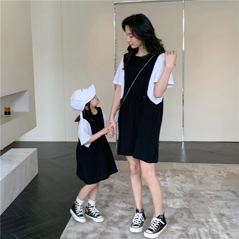 Family Matching Outfits Mom Daughter Summer Dress Baby Girls And Womens Matching Dresses Mommy And Me Same Clothes Parent-Child Clothing 230421
