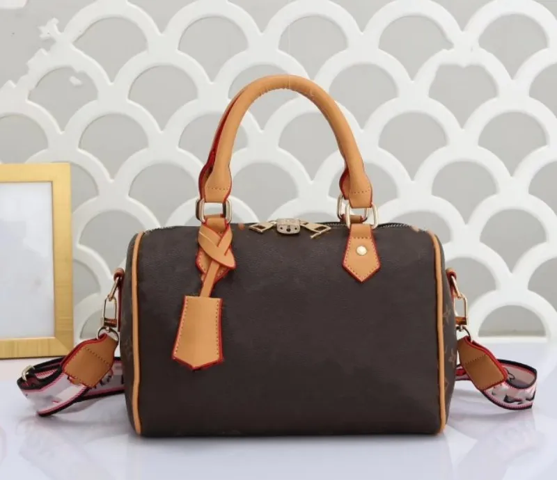 Designer handbag Luxury brand printing Shoulder Bags Classical Crossbody hobo handbag envelope wallet Banquet Shopping Wedding Leisure Business Package, Clear
Designer handbag Luxury brand printing Shoulder Bags Classical Crossbody hobo handbag envelope wallet Banquet Shopping Wedding Leisure Business Package, Clear