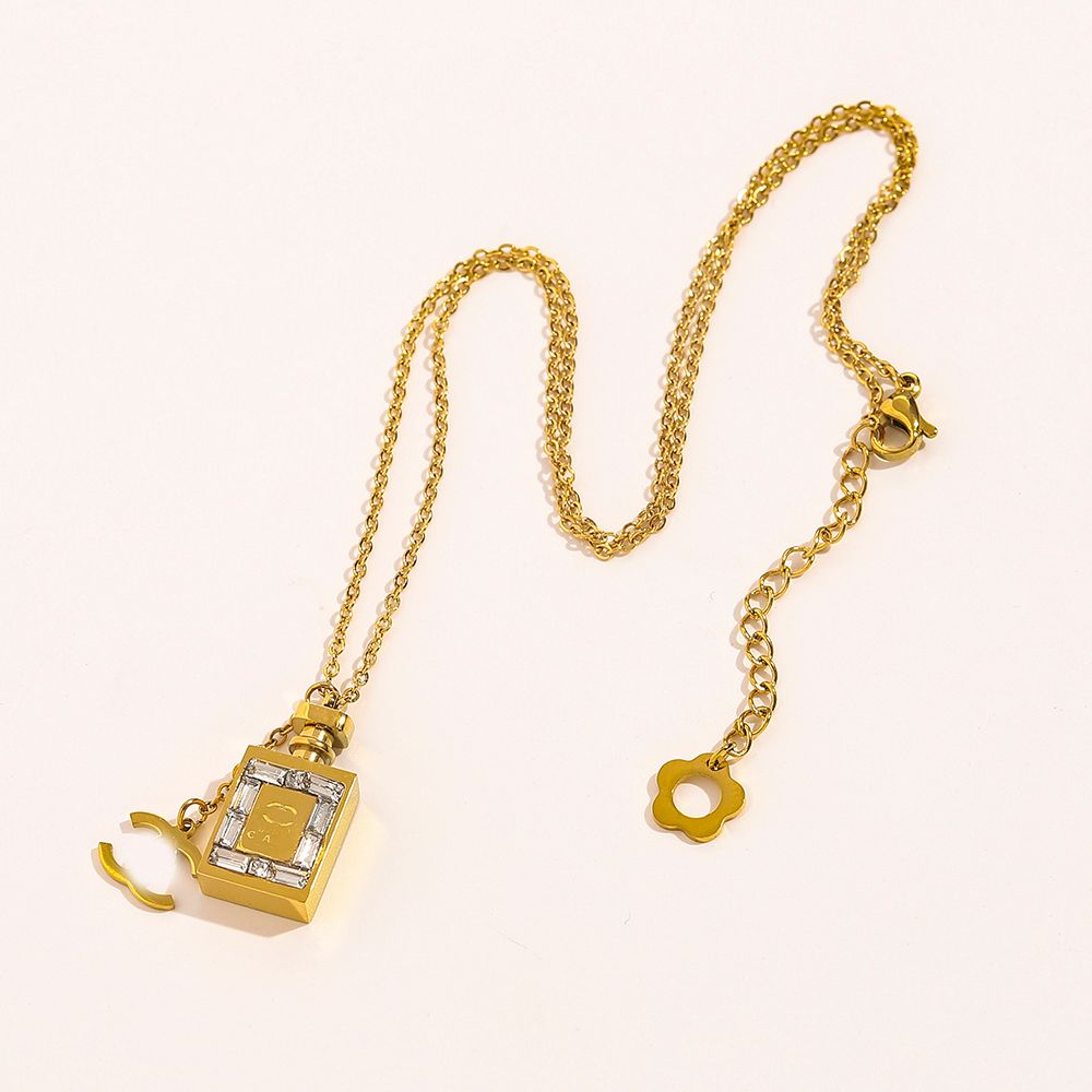 Designer Brand Letter Pendant Necklace For Women Trendy Jewlery Necklaces Fashion Chain Elegance Jewellery Gift
Designer Brand Letter Pendant Necklace For Women Trendy Jewlery Necklaces Fashion Chain Elegance Jewellery Gift