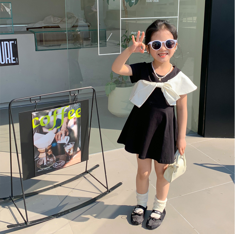 Family Matching Outfits Family Bow Mom Daughter Dresses Summer Ladies Dress Fashion Mama and Baby Girl Maching Clothes Children Princess Dress 230421