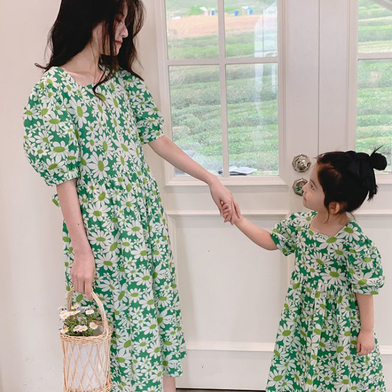 Family Matching Outfits Family Matching Clothes Summer Mother Daughter Floral Dresses Family Look Mommy and Me Clothes Korean Baby Girl Clothes 230421