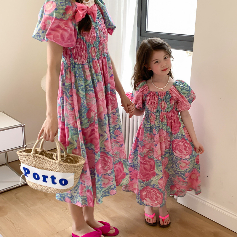 Family Matching Outfits Summer Mother and Daughter Matching Smock Dress Mom Baby Girls Same Smocked Dresses with Floral Print Women Boutique Frock 230