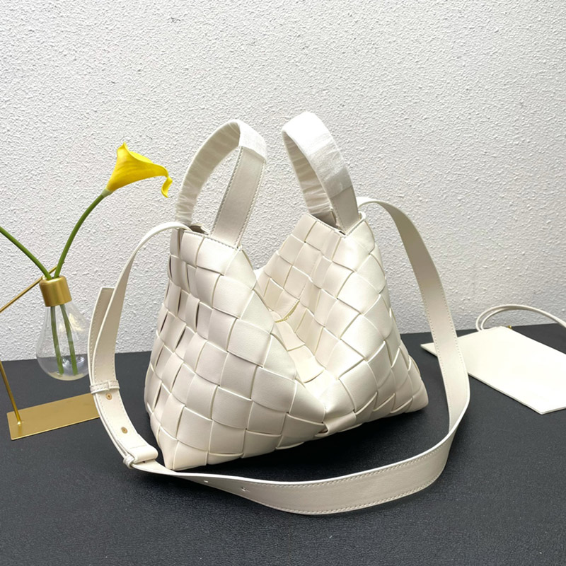 Bowling bag Medium intreccio woven leather handbags with detachable strap Luxury Designer Shoulder Bags 9663, Color 4
Bowling bag Medium intreccio woven leather handbags with detachable strap Luxury Designer Shoulder Bags 9663, Color 4