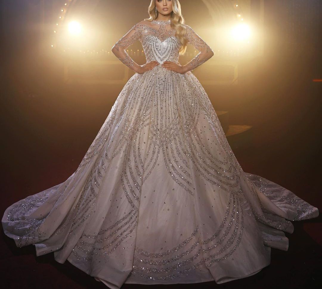 Sparkly Ball Gown Wedding Dresses Long Sleeves V Neck Sequins Applique Ruffles Bridal Gowns Diamond Beaded Luxury Formal Dress Plus Size Custom Made V