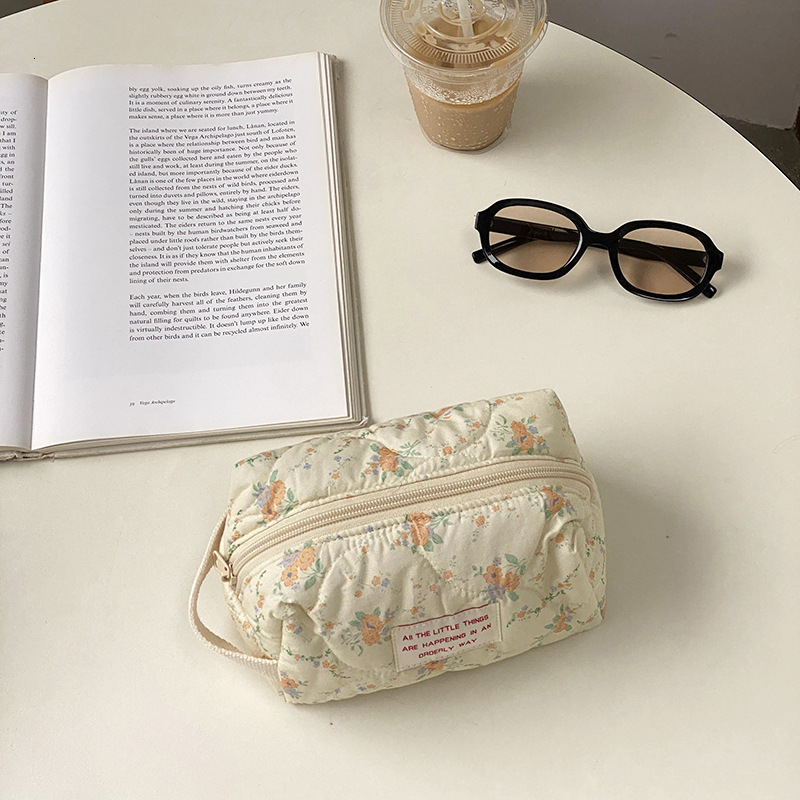 Cosmetic Bags Cases Korean Quilted Makeup Organizer Floral Pouch Cotton Fabric Portable Toiletry Necesserie Pen Storage Beauty Case 230421