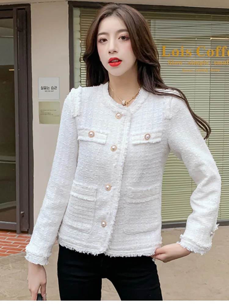 Womens Jackets Autumn Temperament Ladies Oneck Pearl Buttons Tweed Jacket Coat Women Vintage Woven Tassel Short Outwear Tops 231120