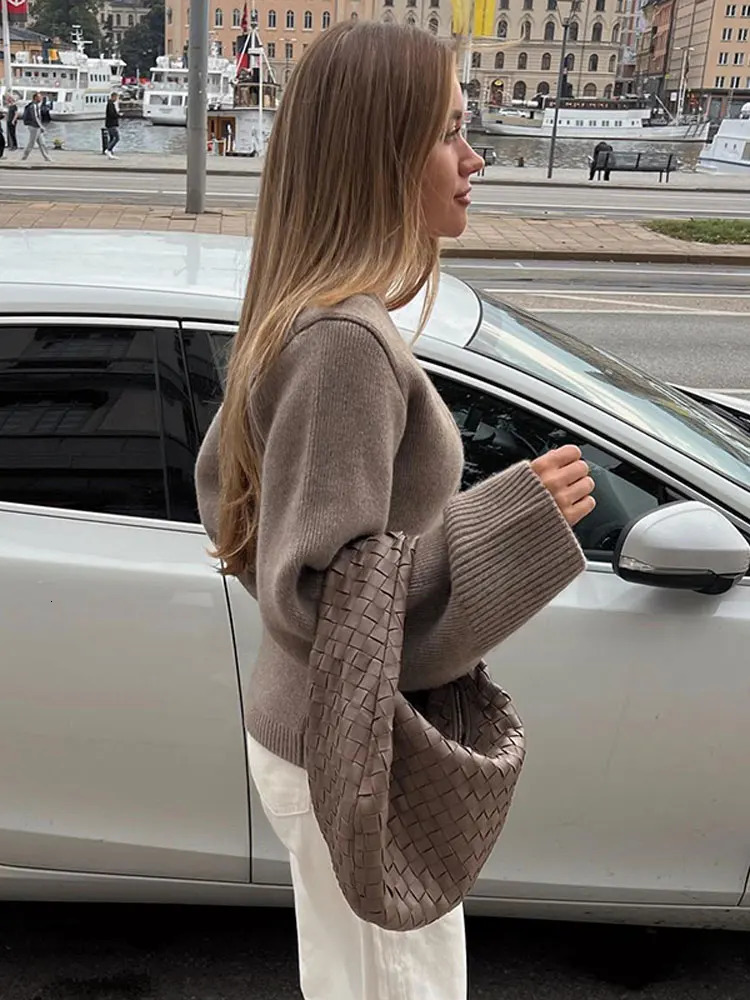 Women's Knits Tees Autumn Solid Single Breasted Pocket Warm Cardigan Women Long Sleeve V-neck Knit Tops Female Fashion Loose Streetwear 231121