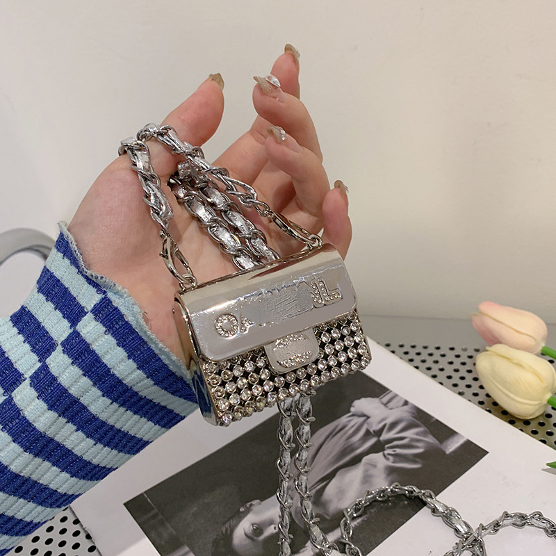 Mini Diamond-encrusted Metal Evening Bags 2023 Fashion Explosive Chain Crossbody Small Fragrance 100 Collocation Decoration Bag Hanging Neck