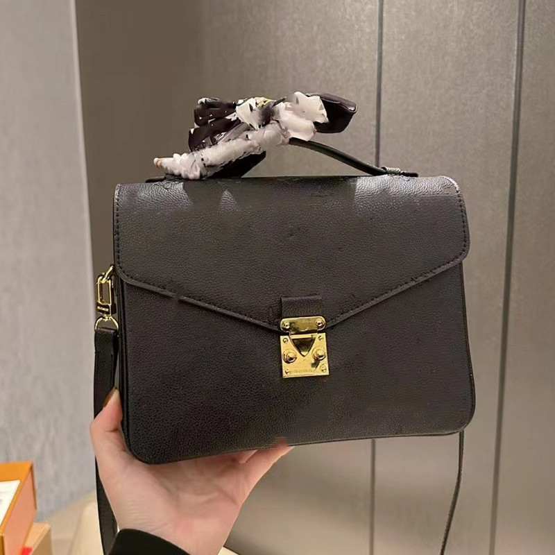 M44875 high quality louiseitys luxurys handbag fashion designer handbag pochette metis bag messenger bag shoulder bag vuttonse letter crossbody bag designer bag, Red embossing flower
M44875 high quality louiseitys luxurys handbag fashion designer handbag pochette metis bag messenger bag shoulder bag vuttonse letter crossbody bag designer bag, Red embossing flower