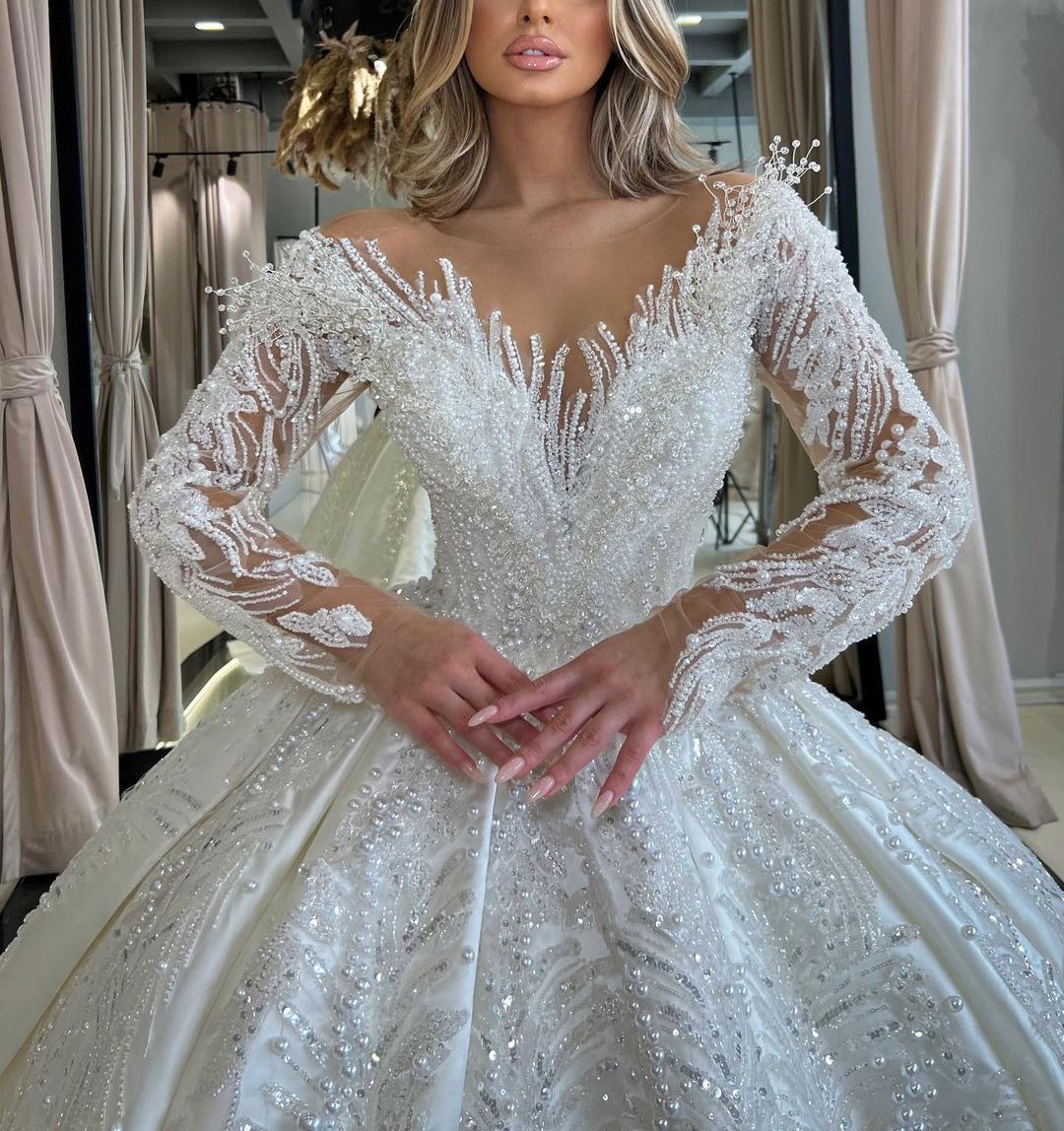 Luxury Ball Gown Wedding Dresses Long Sleeves V Neck Sequins Applique Pearls Ruffles Bridal Gowns Diamonds Pearls Formal Dress Plus Size Custom Made V