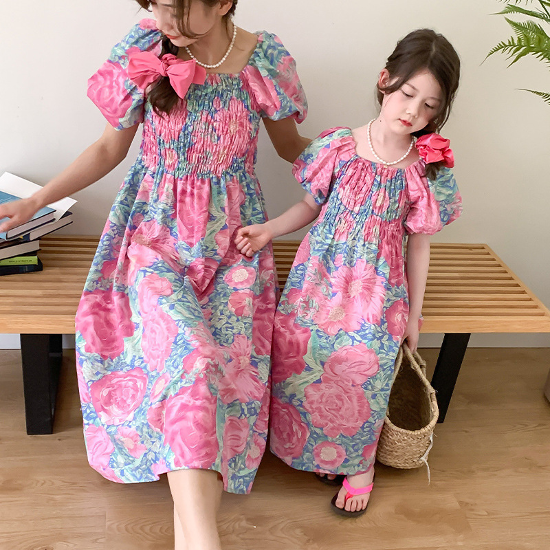 Family Matching Outfits Summer Mother and Daughter Matching Smock Dress Mom Baby Girls Same Smocked Dresses with Floral Print Women Boutique Frock 230