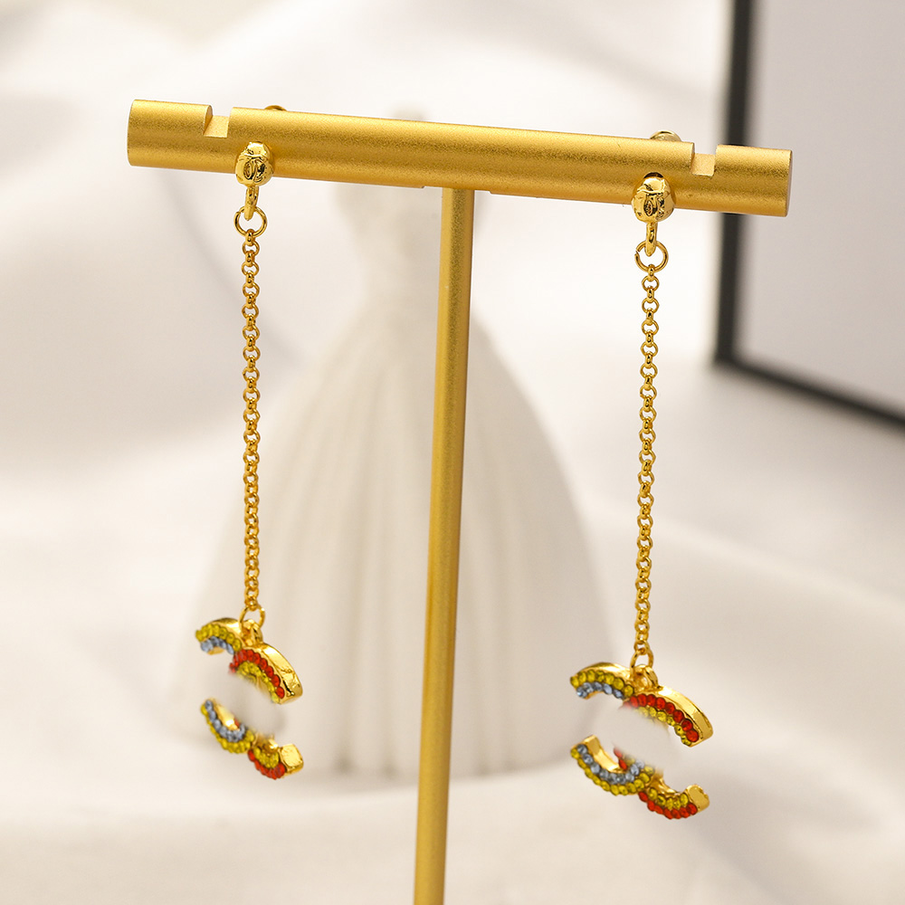 Designers Brand S925 Silver Earrings Letter Ear Stud Crystal 18K Gold Plated Stainless Steel Round Geometric Long Earring Women Wedding Party Jewerlry Accessories
Designers Brand S925 Silver Earrings Letter Ear Stud Crystal 18K Gold Plated Stainless Steel Round Geometric Long Earring Women Wedding Party Jewerlry Accessories