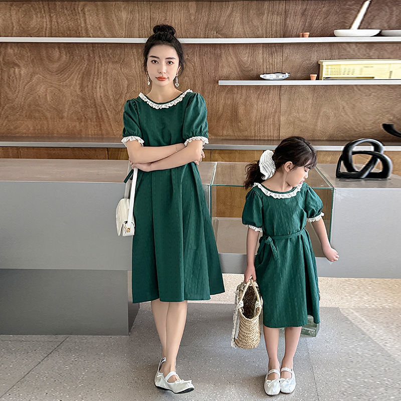 Family Matching Outfits Mommy and Daughter Matching Dress Summer Mother Kids Girl Sea Holiday Princess Dresses Korean Matching Family Outfits 230421