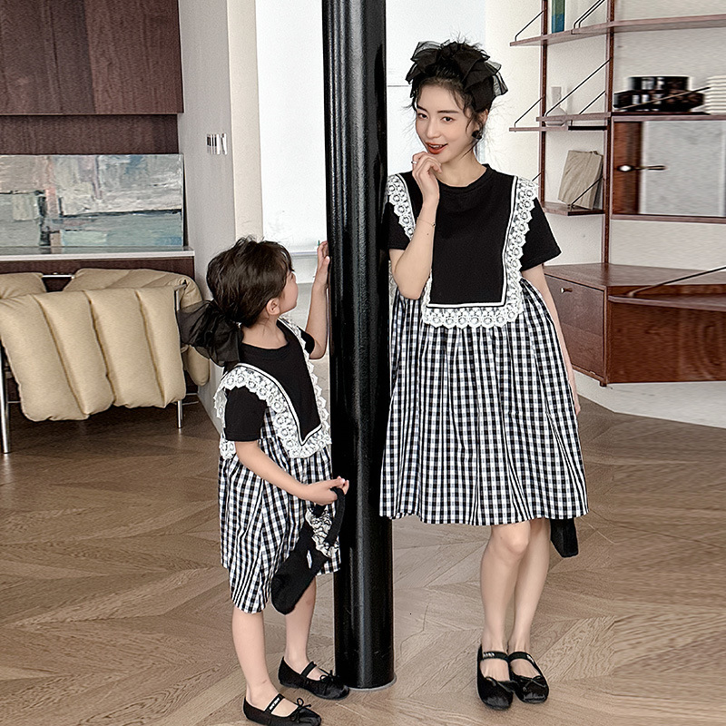 Family Matching Outfits Girls' plaid lace dress summer parent-child outfit westernized thin casual mother's dress 230421