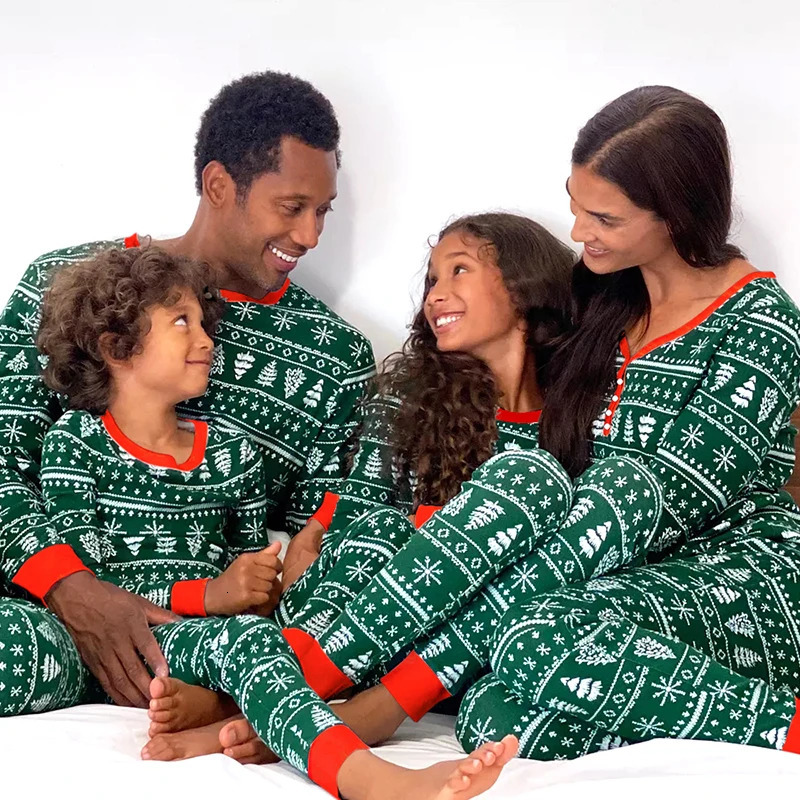 Family Matching Outfits Christmas Family Matching Pajamas Set Mother Father Kids Clothes Family Look Outfit Baby Girl Rompers Sleepwear Pyjamas 231120
