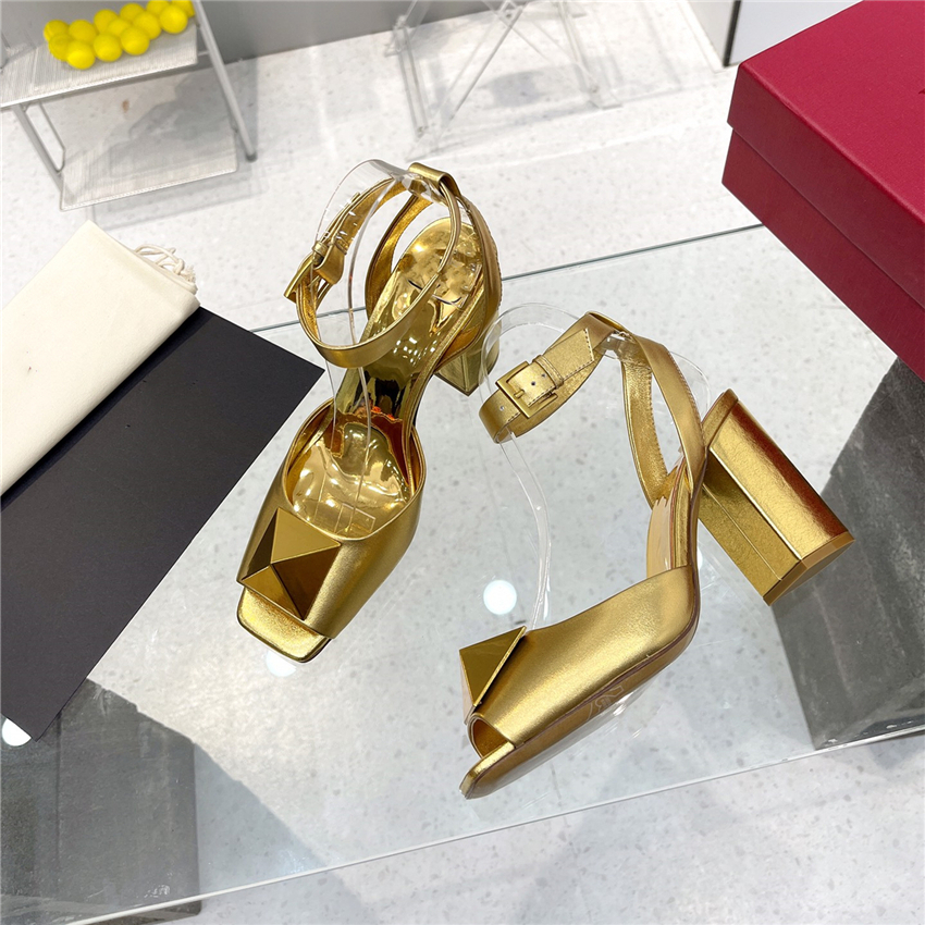 Fashion Sandals Luxury Design 2023 Valentinoity Women Sexy High Heel Leather Letter Logo Wedding Party Casual Slippers 03-009
Fashion Sandals Luxury Design 2023 Valentinoity Women Sexy High Heel Leather Letter Logo Wedding Party Casual Slippers 03-009