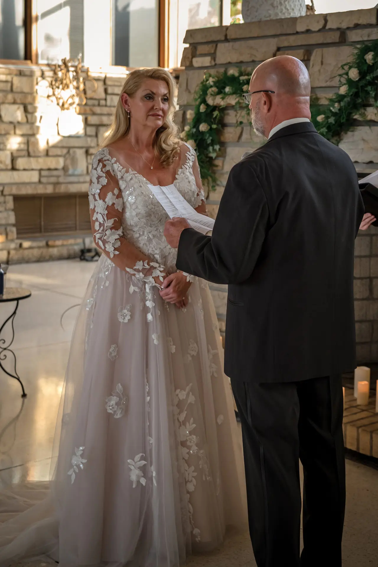 2024 Long Sleeves A Line Wedding Dresses Lace Appliques Plus Size Elegant Bridal Gowns Court Train Sheer Back Sexy Bride Wear Custom Made