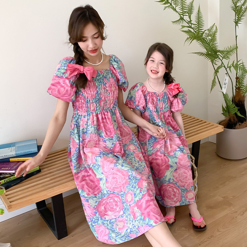Family Matching Outfits Summer Mother and Daughter Matching Smock Dress Mom Baby Girls Same Smocked Dresses with Floral Print Women Boutique Frock 230