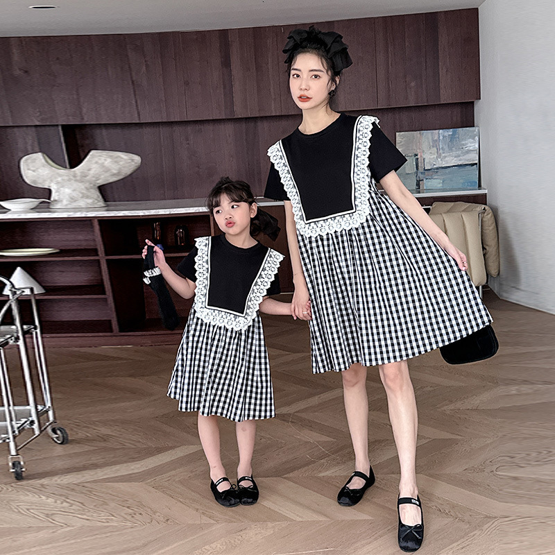 Family Matching Outfits Girls' plaid lace dress summer parent-child outfit westernized thin casual mother's dress 230421